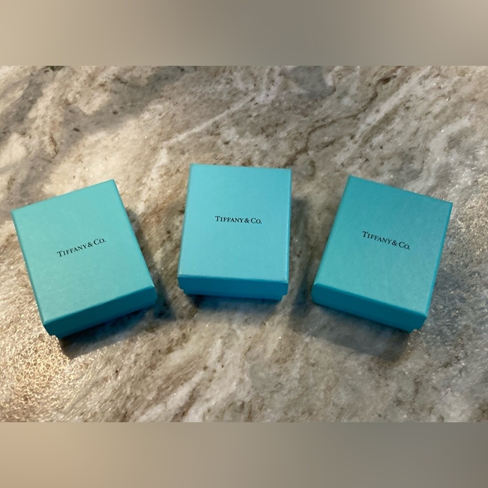 TIFFANY & CO. Gift Box